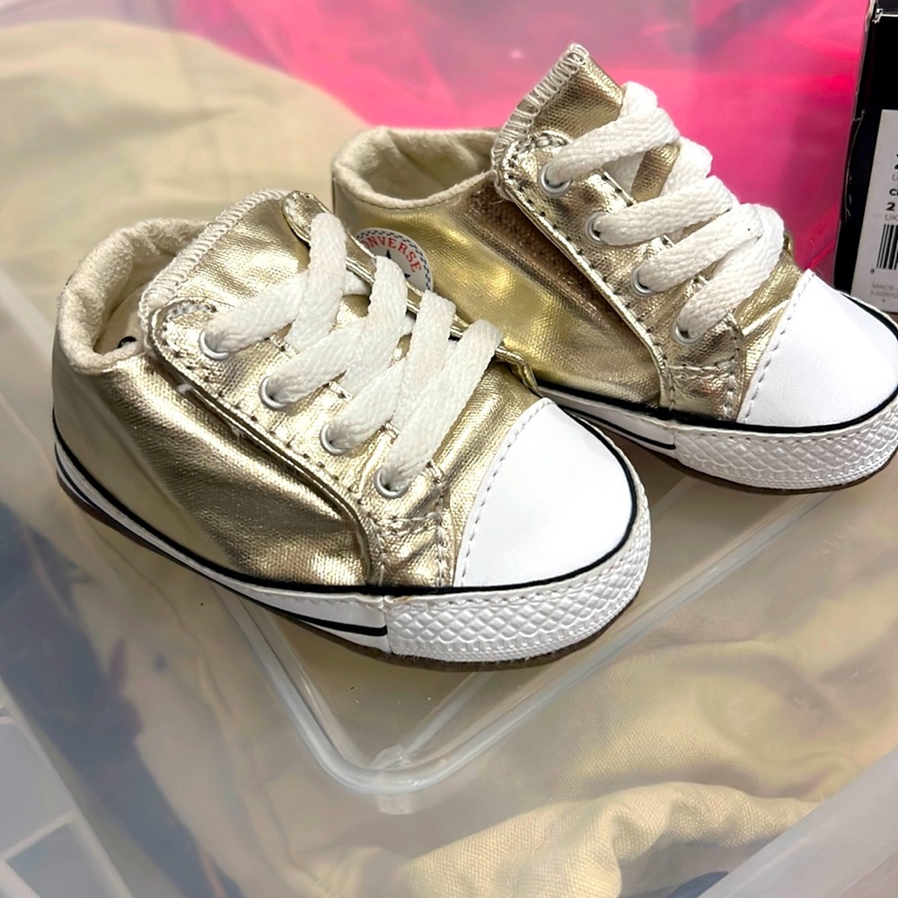 Gold crib shoe